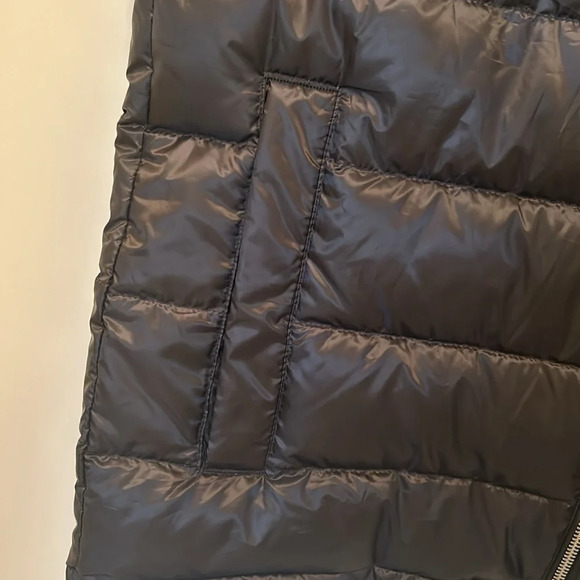 H&M feather down sleeveless zippered vest - Picture 5 of 9